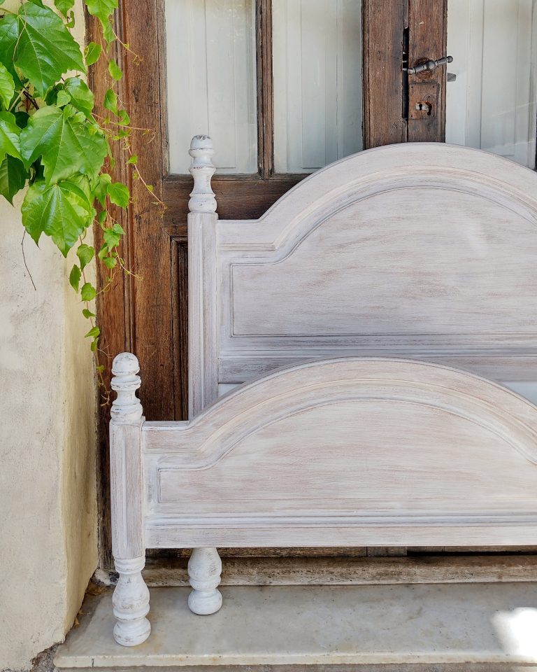 Cama cedro reciclada patina bco