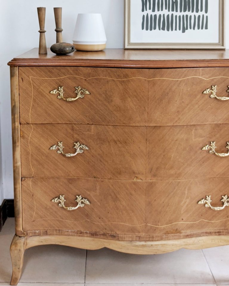 Comoda madera reciclada.