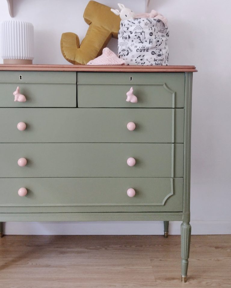 Comoda reciclada verde y rosa