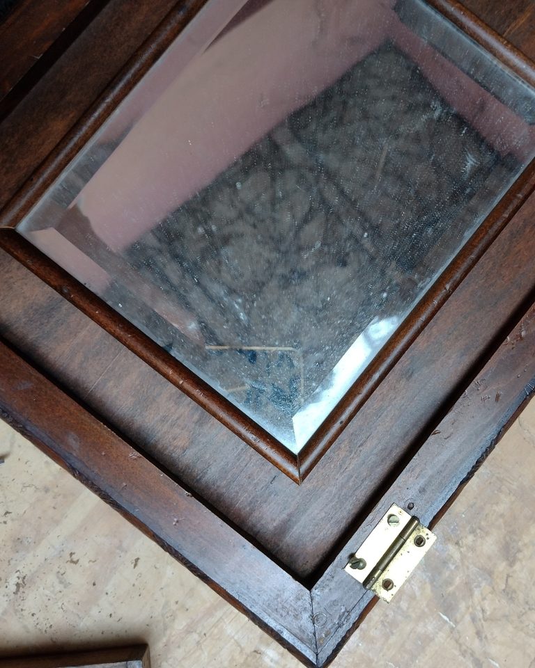 Costurero antiguo interior antes
