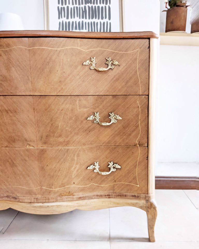 Detalle comoda madera reciclada