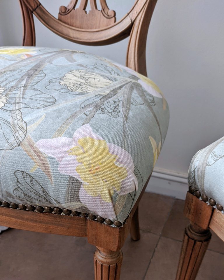 Detalle tapizado silla estampada reciclada