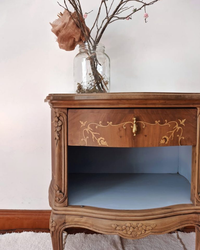 Mesa de luz Sintra madera tallada