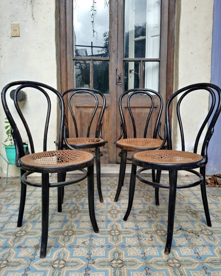 Sillas thonet negras antes